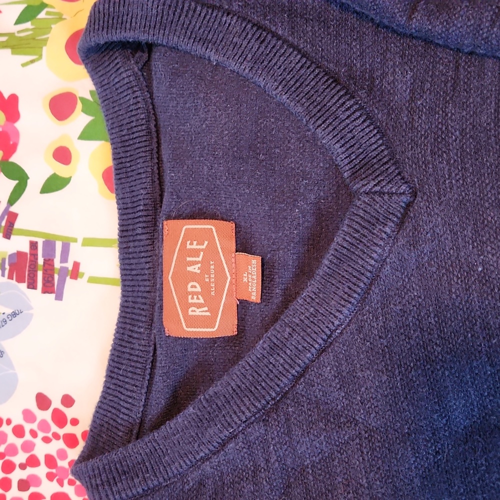 Three men's Sweaters. Great shape. Size XL. - Picture 7 of 7
